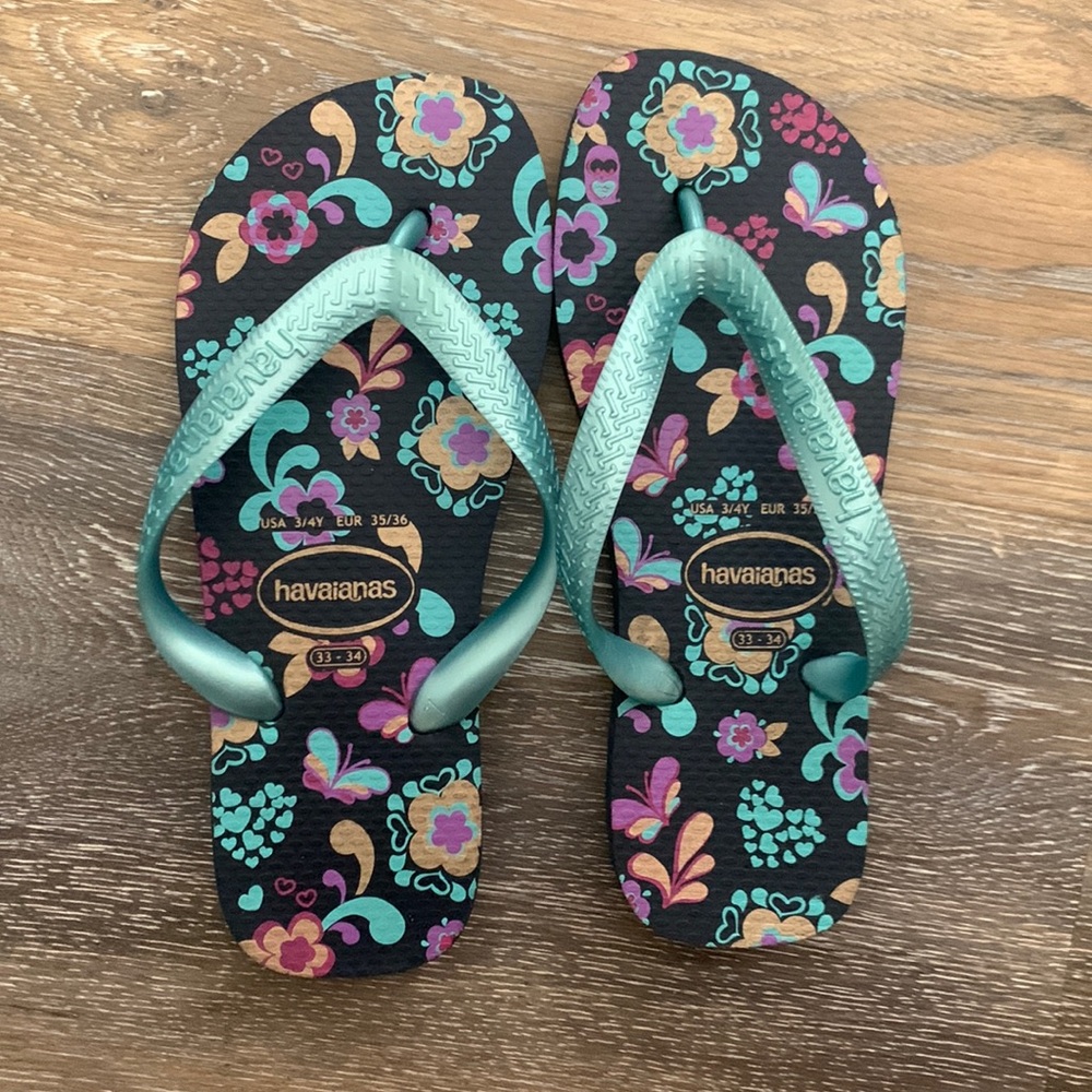 BARELY USED havaianas size 33-34 for kids